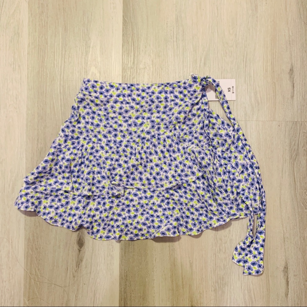 Forever 21 Cute Floral Skirt